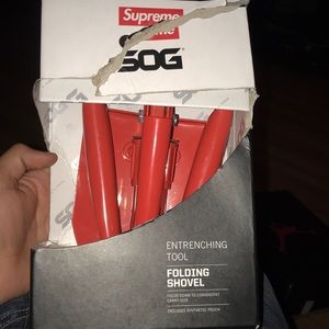 Supreme FW17 SOG Foldable Shovel